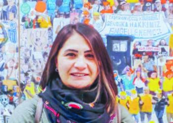 Sarı’nın boyası dökülüyor