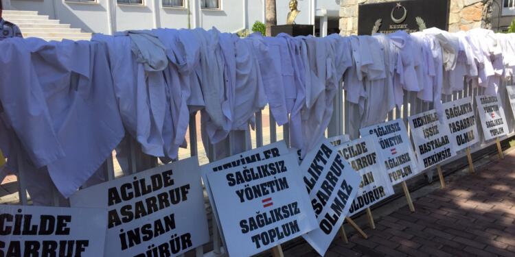 8 bine yakın hekim kamudan istifa etti