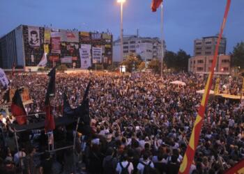 Türkiye bu deli gömleğine sığmaz