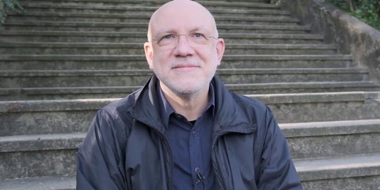 Gençleri karşısına alan kaybetmeye mahkûm