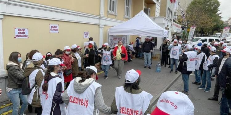 Grevdeki belediye işçilerine baleyle destek