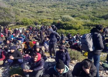 Yunanistan’a geçmeye çalışan yüzlerce göçmen yakalandı