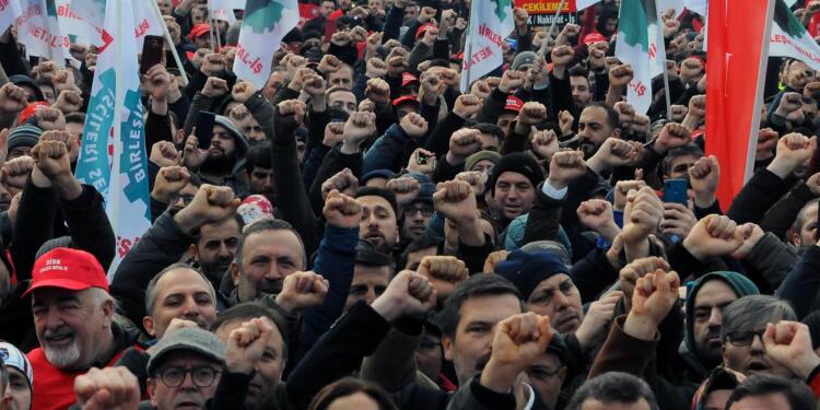 MESS ile sendikalar anlaştı: İlk altı ay için yüzde 27,4 zam
