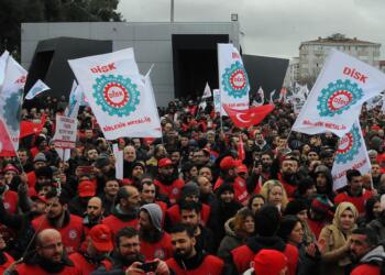 Metalde greve doğru: MESS yüzde 21 dedi, işçiler teklifi reddetti