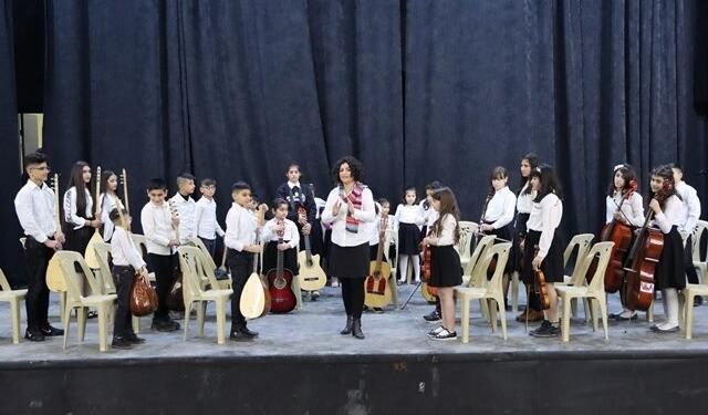 Rojava Çocuk Orkestrası Qamişlo’da sahne aldı