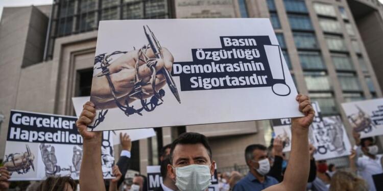 3 gazeteciye takipsizlik kararı