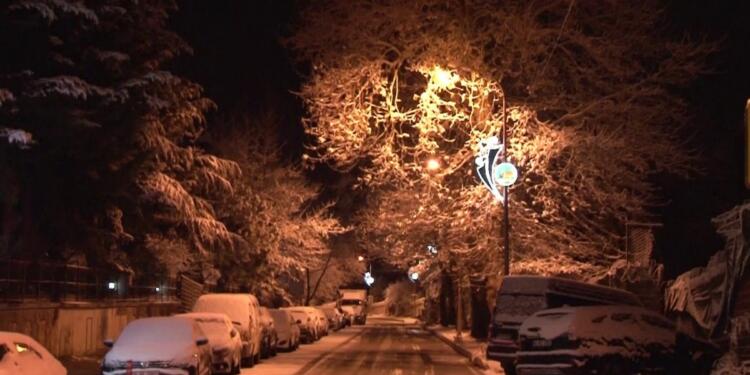 İstanbul’da kar: Havalanında mahsur kalanlardan protesto