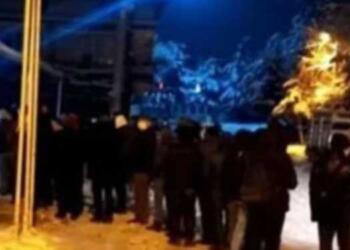 Kar altında ucuz ekmek ve yağ kuyruğu