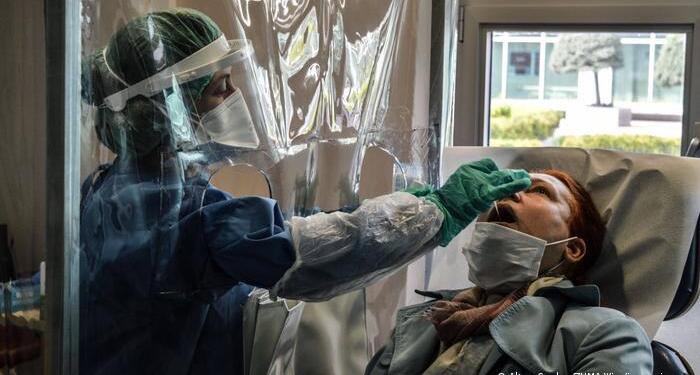 Koronavirüs: 136 kişi hayatını kaybetti, 54 bin 100 yeni vaka