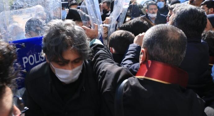 Tehlike Altındaki Avukatlar Günü’nde avukatlara şiddet