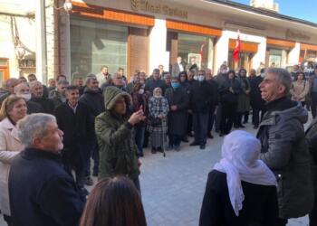 HDP kongresinde halk salona sığmadı, sokağa taştı