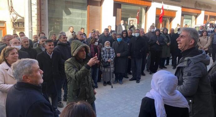 HDP kongresinde halk salona sığmadı, sokağa taştı