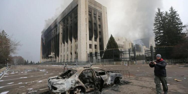 Kazakistan medyası: Gösterilerde en az 164 kişi öldü