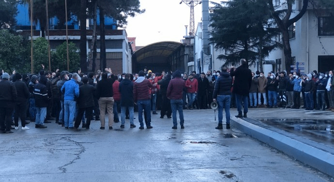 Çimsataş işçileri direnişe devam ediyor: 25 işçi işten çıkarıldı