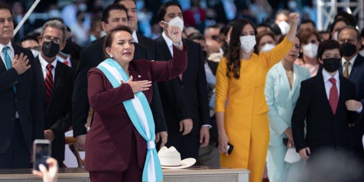 Honduras’ın ilk kadın başkanı göreve başladı: Elektrik ücretsiz olacak