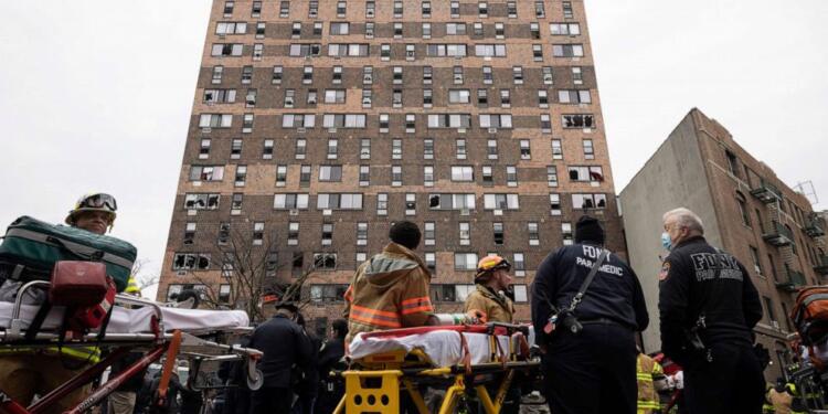 New York’ta göçmenlerin yaşadığı bina yandı: 19 kişi yaşamını yitirdi