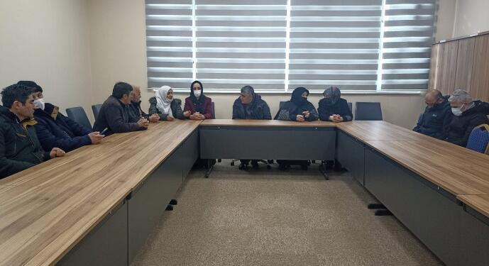 Adalet Nöbeti’ni sürdüren aileler: Çocuklarımızın tedavi edilmesi ve serbest bırakılmasını istiyoruz