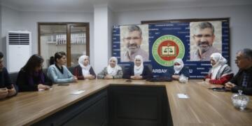 Diyarbakır ve Van’da Adalet Nöbeti: Tutuklu yakınları ziyaret etti