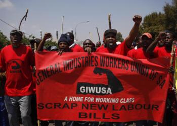 Güney Afrika işçileri grevde: İş güvencesi ve kamulaştırma istediler