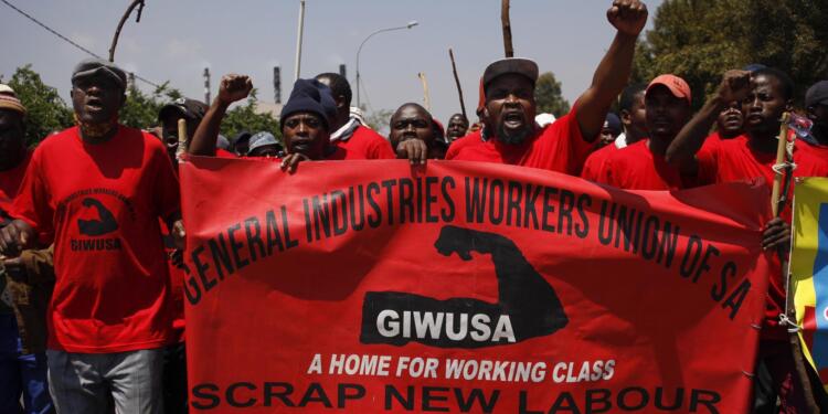 Güney Afrika işçileri grevde: İş güvencesi ve kamulaştırma istediler