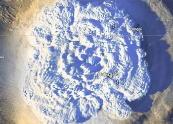 Güney Pasifik’te volkan patlaması: ABD’de tusunami alarmı