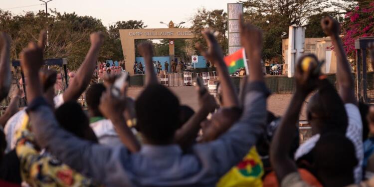 Darbe sonrası: Afrika Birliği Burkina Faso üyeliğini askıya aldı