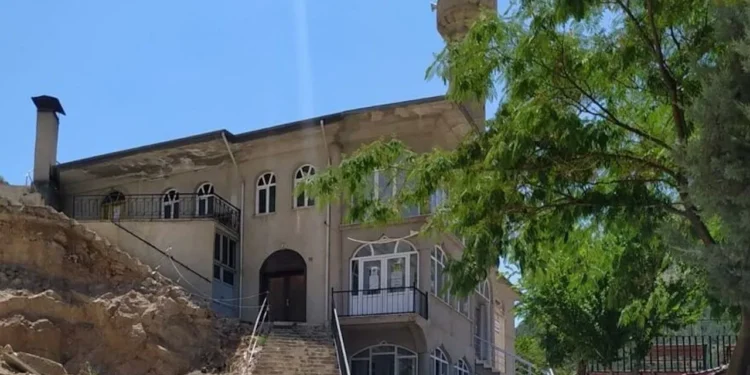 AKP’li belediye lüks konut için cami yıkmak istedi