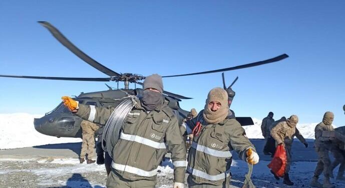 Halk çağırınca ‘yeterli ekip yok’ diyen DEDAŞ karakol için helikopter kullandı