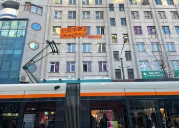 Zamlara karşı ‘Geçinemiyoruz’ pankartı