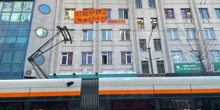 Zamlara karşı ‘Geçinemiyoruz’ pankartı