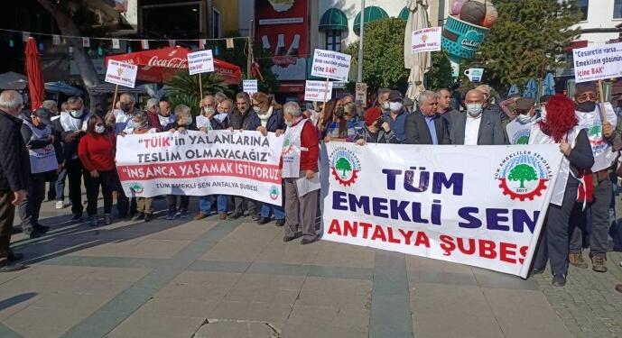 Emeklilerden TÜİK’e protesto: En düşük emekli aylığı 5.200 TL olmalı