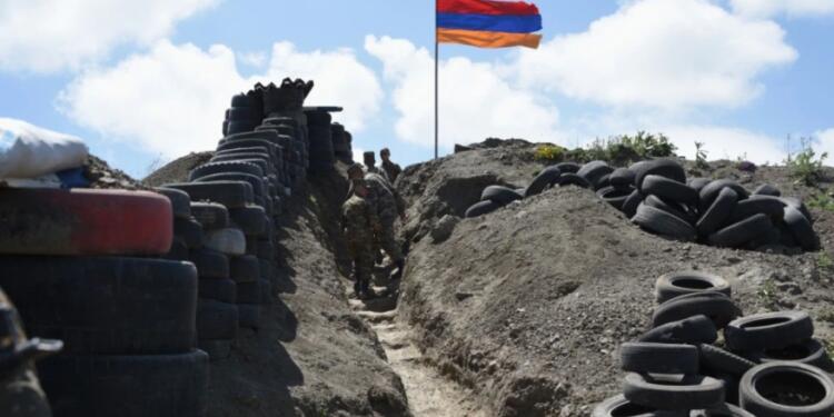 Sınır hattı: Ermeni ve Azeri askerler çatıştı