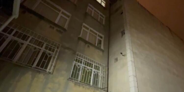 Mültecilerin yaşadığı binayı ateşe verdiler