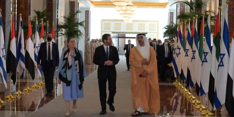 BAE’yi ziyaret eden ilk İsrail cumhurbaşkanı Herzog oldu