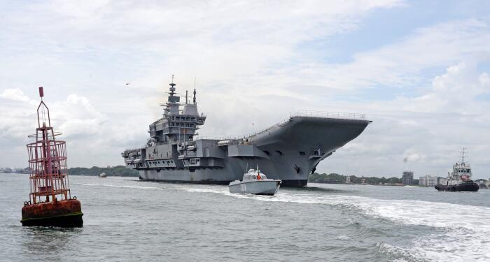 Hindistan savaş gemisinde patlama