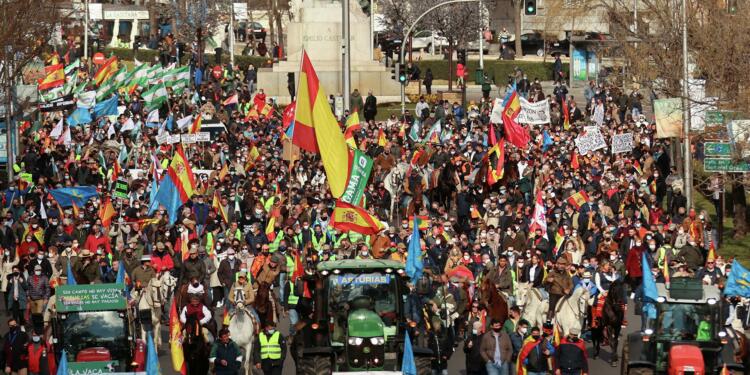 İspanya’da çiftçiler sokağa indi