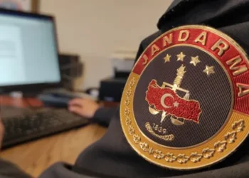 Odalarında zikir çeken rütbeliler kim?