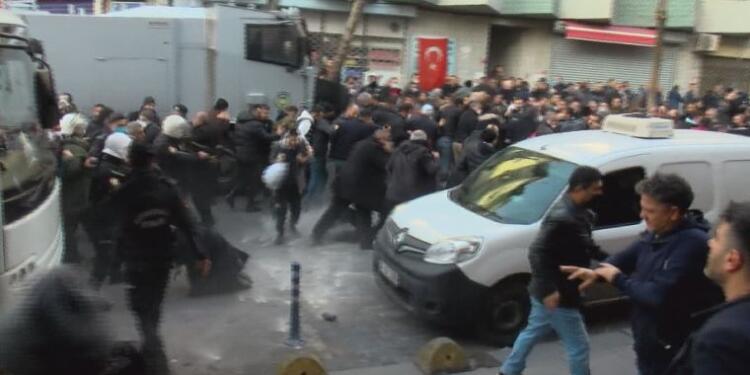 Polis pazarcılara saldırdı