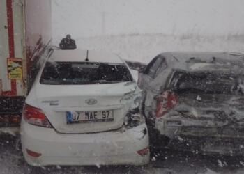 Arnavutköy’de zincirleme kaza