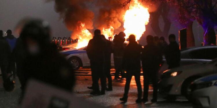 Kazakistan: Almatı’da göstericiler belediye binasını bastı