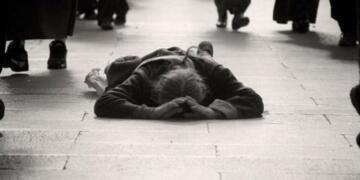 Düştüğü yerde 9 saat boyunca müdahale edilmeyen fotoğrafçı donarak öldü