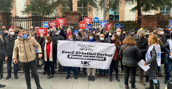 SOL Parti üyeleri yüksek elektrik faturalarını protesto etti