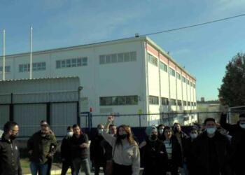 Oppo fabrikasında işten çıkarılan işçiler eyleme başladı