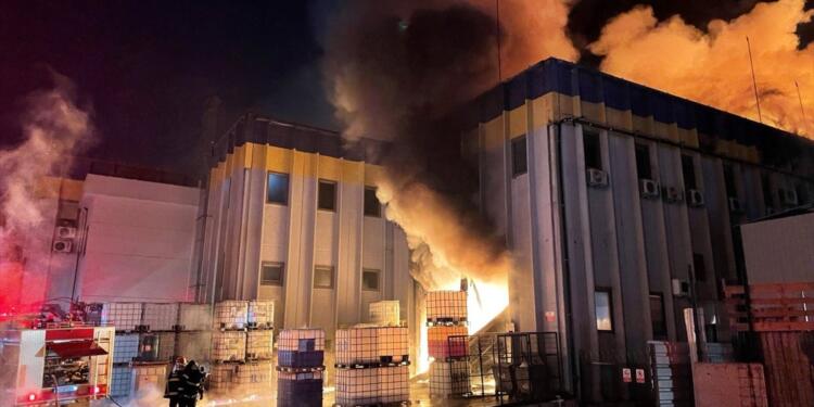 Bursa’da bir kimya fabrikasında yangın çıktı