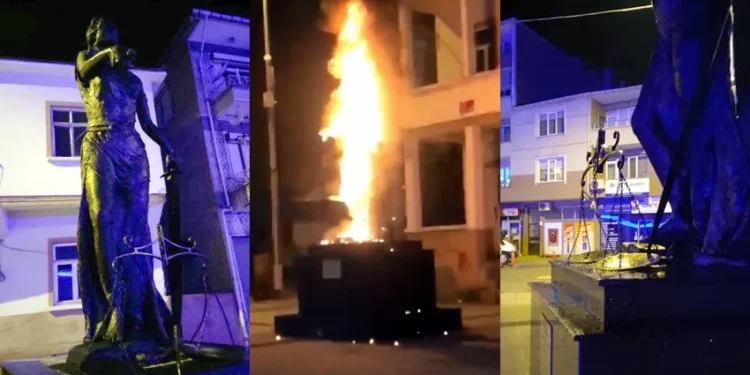 Uzunköprü’de Adalet Anıtı ateşe verildi