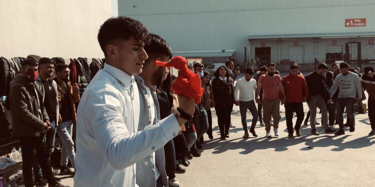 Migros işçileri zaferi zılgıt ve halaylarla kutladı