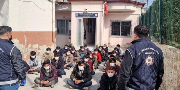 ‘Banker Bilo’ filmi gerçek oldu: Göçmenleri, İstanbul diyerek Osmaniye’de indirdiler