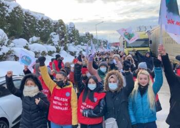 Farplas işçileri şirketin genel merkezi önünde buluştu: Gücümüzün farkına vardık
