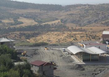 2 milyon liraya yakın para harcanan otogar çöktü