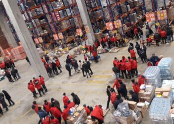 Migros Depo işçisi iş bıraktı: Bahçeye TOMA getirildi